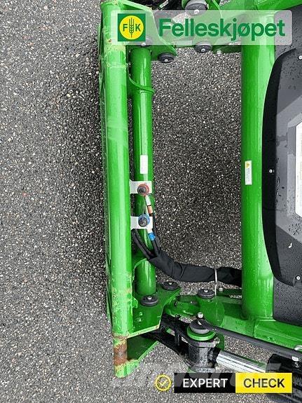 John Deere 6155R Traktory