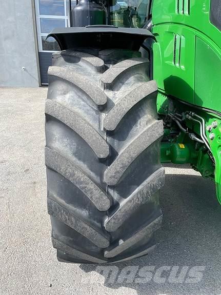 John Deere 6195R Traktory