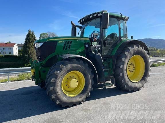 John Deere 6215 R Traktory