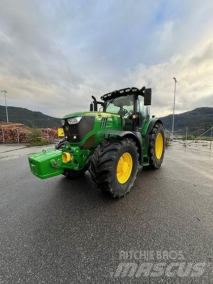 John Deere 6215R Traktory