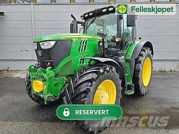 John Deere 6215R Traktory