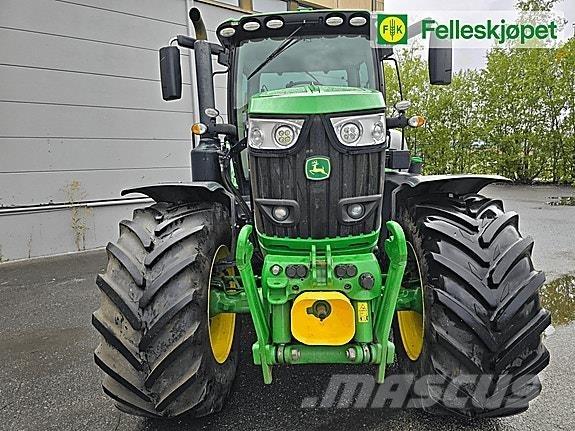 John Deere 6215R Traktory