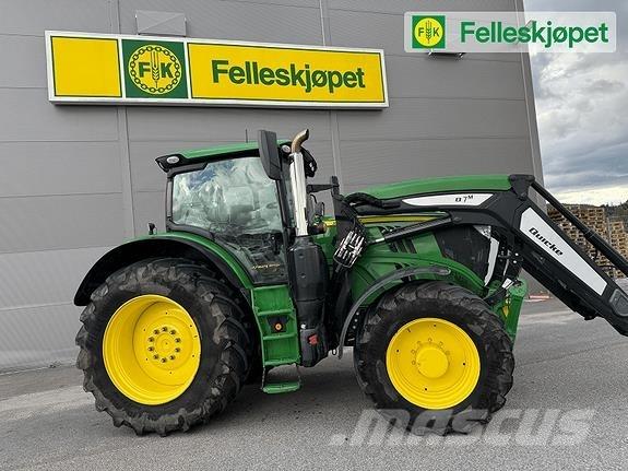 John Deere 6215R Traktory