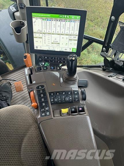 John Deere 6215R Traktory