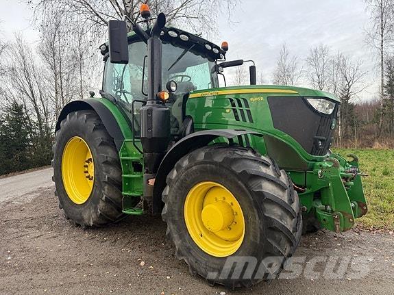 John Deere 6215R Traktory