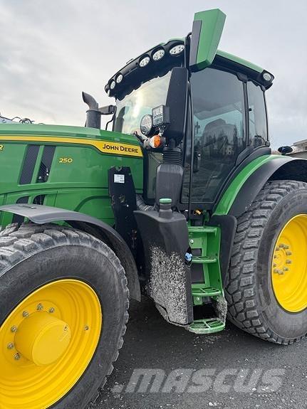 John Deere 6R 250 Traktory