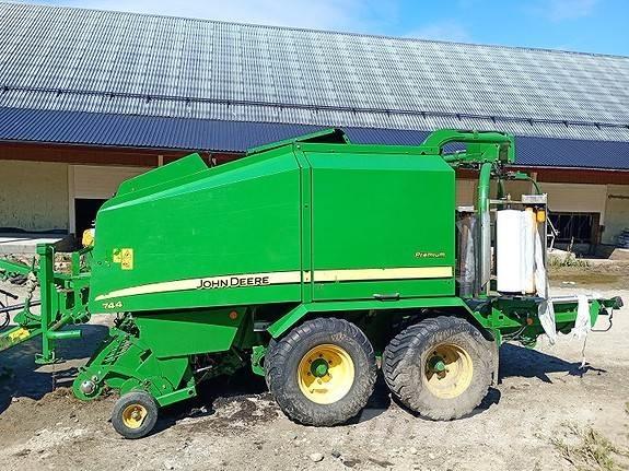 John Deere 744 Lis na válcové balíky