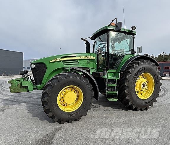 John Deere 7820 Traktory
