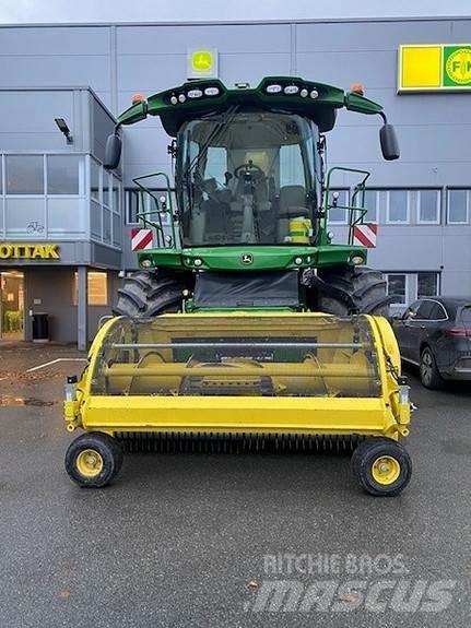 John Deere 8400 Řádkovače
