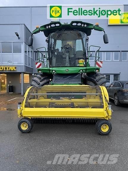 John Deere 8400 Řádkovače