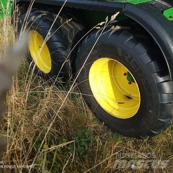 John Deere C441R Lis na válcové balíky