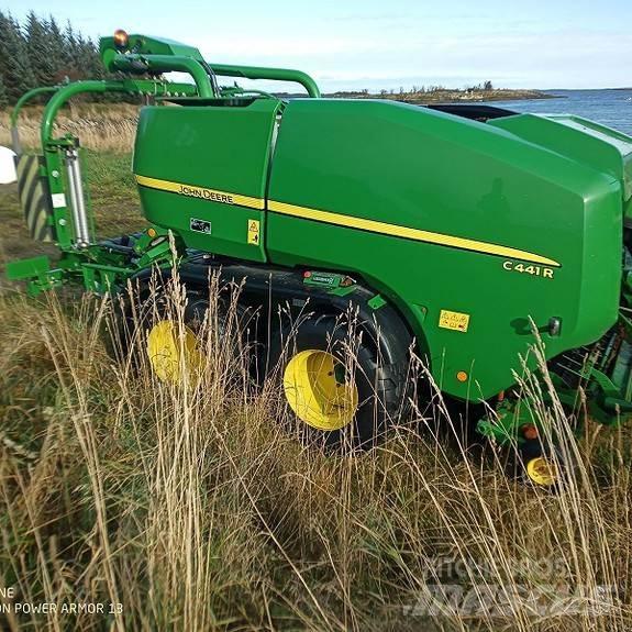 John Deere C441R Lis na válcové balíky