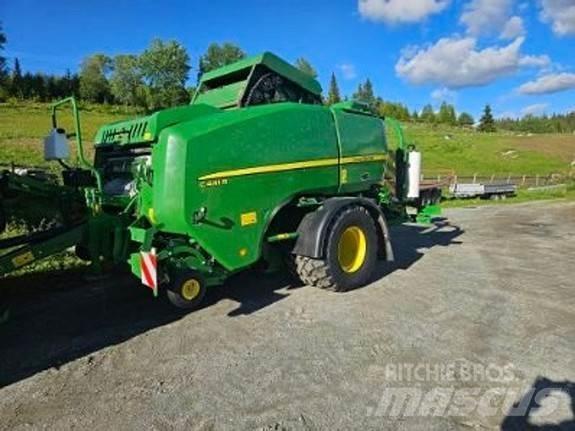 John Deere C441R Lis na válcové balíky