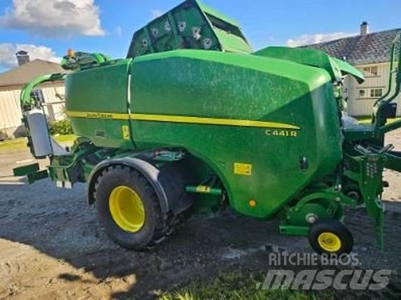 John Deere C441R Lis na válcové balíky