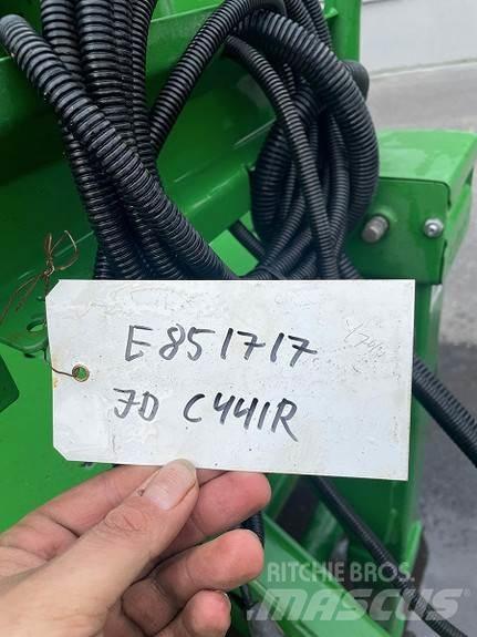 John Deere C441R Lis na válcové balíky