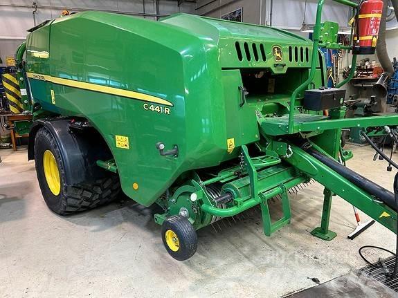 John Deere C441R Lis na válcové balíky