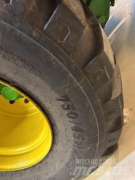 John Deere C441R Lis na válcové balíky