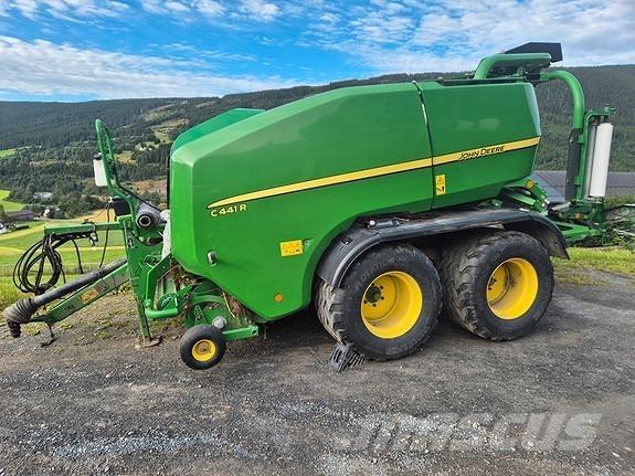 John Deere C441R Lis na válcové balíky