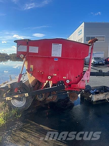 Junkkari 3000 ST Rozmetadlo minerálních hnojiv