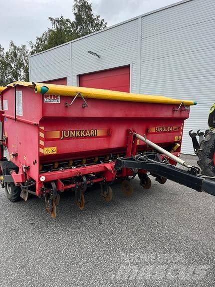 Junkkari 3000S Mechanické secí stroje