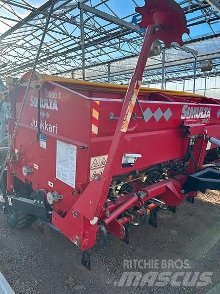 Junkkari 3000T Rozmetadlo minerálních hnojiv