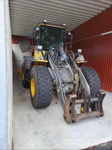 Komatsu WA200 PT Kolové nakladače