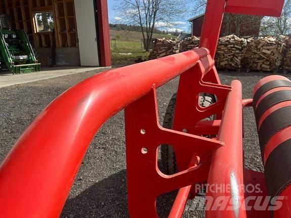 Kuhn RW1610 Lis na válcové balíky