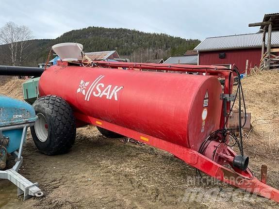 SAK 8000 Rozmetadlo minerálních hnojiv