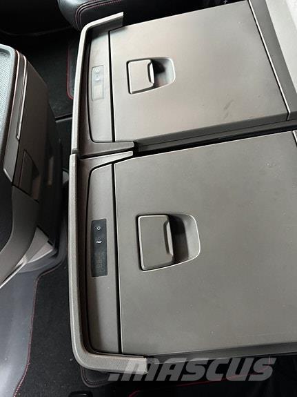 Scania S650B6X2NB Skříňová nástavba