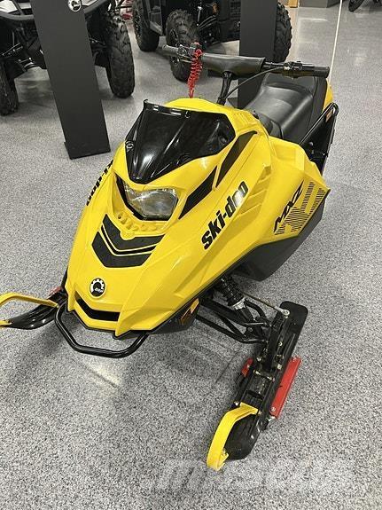 Ski-doo MXZ 120 Sněžné skútry