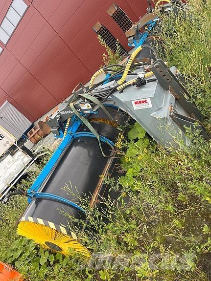 Snowek AH 330 Další silniční a sněhové stroje