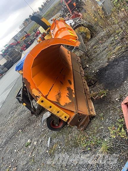 Tellefsdal K-70 Sněžné pluhy, přední sněhové radlice