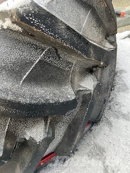 Trelleborg TM800 Pneumatiky, kola a ráfky