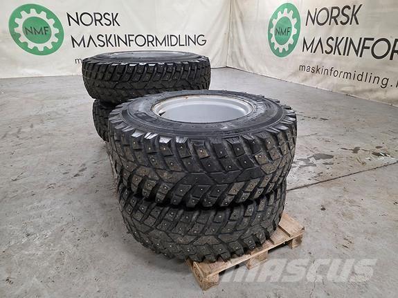  TRI 2 Vinterdekk Traktory