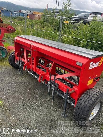 Tume CK3000 Rozmetadlo minerálních hnojiv