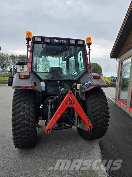 Valtra 6400 Traktory