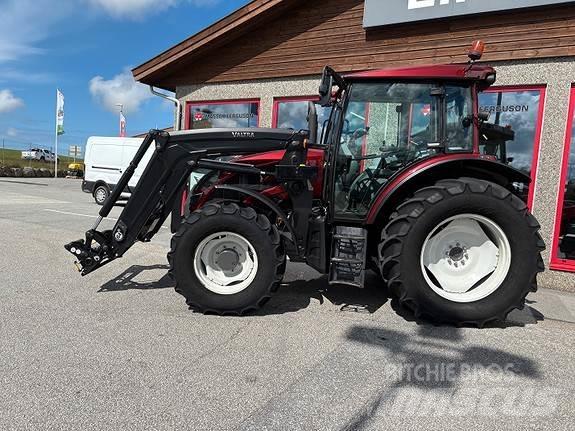 Valtra A114 Traktory