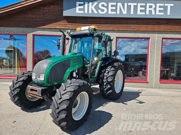 Valtra A92 Traktory