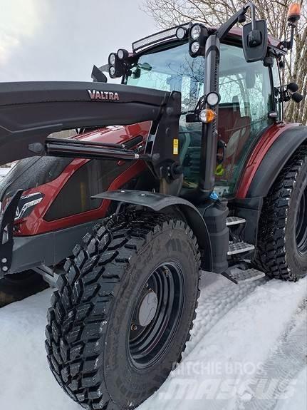 Valtra G135 Aktive Traktory