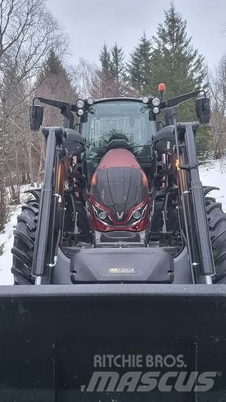 Valtra G135A Traktory
