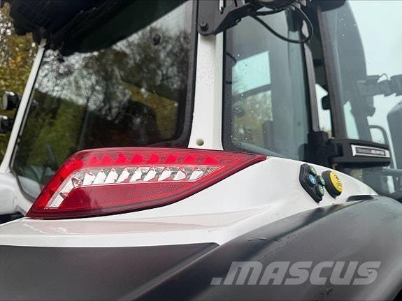 Valtra G135A Traktory