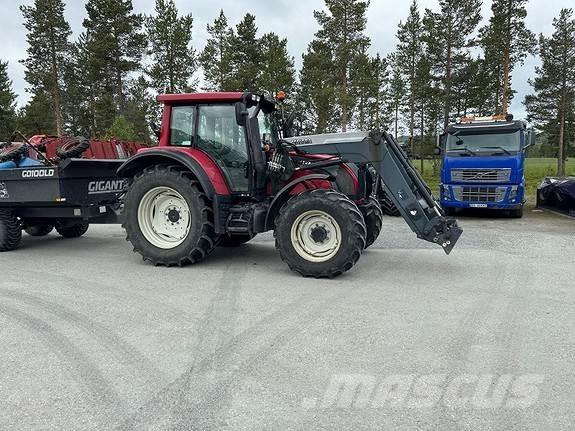 Valtra N122 Traktory