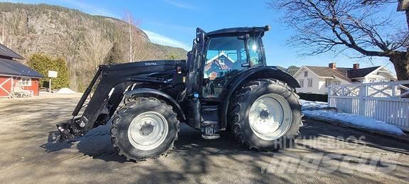 Valtra N135 Traktory