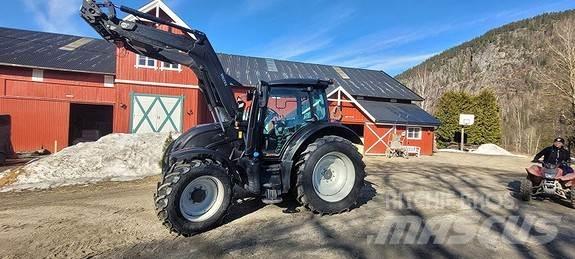 Valtra N135 Traktory