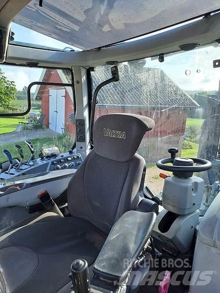 Valtra N154eA Traktory