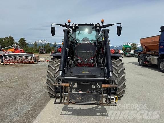 Valtra N174 Traktory