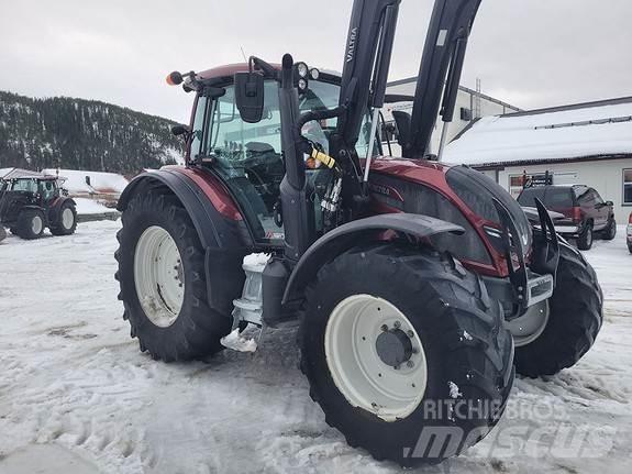 Valtra N174H Traktory