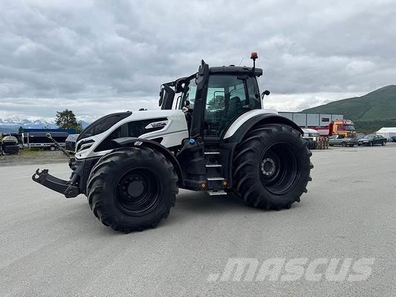 Valtra Q305 Traktory