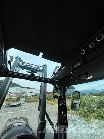 Valtra Q305 Traktory