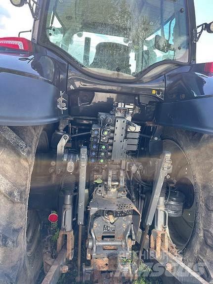 Valtra T 214 Traktory